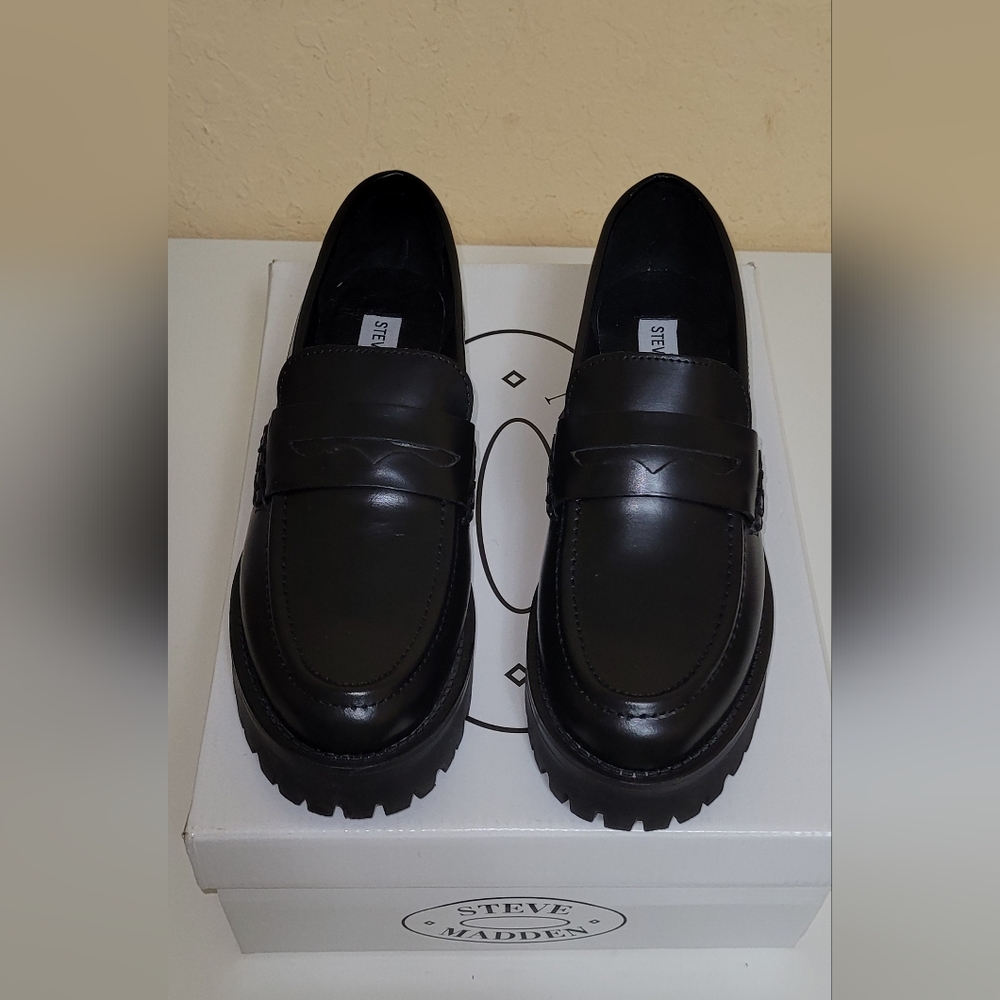 woman Steve madden